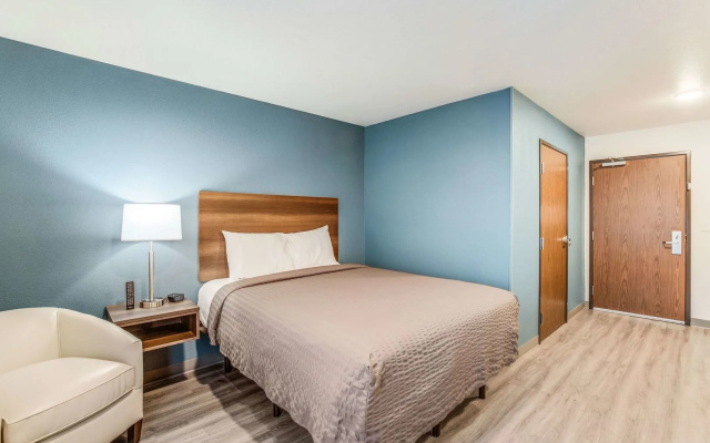 photo 3 of WoodSpring Suites Novi Farmington
