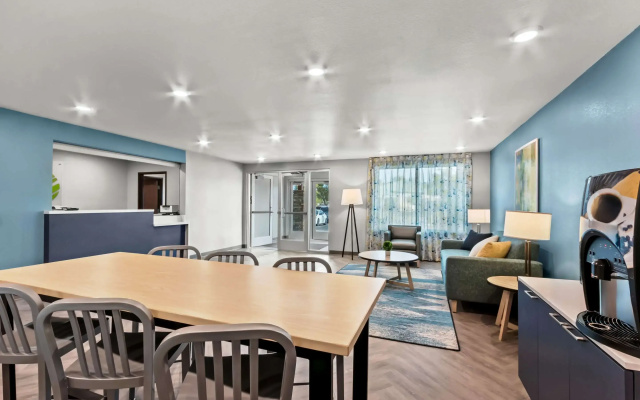 photo 3 of Woodspring Suites Gilbert - Mesa Gateway Airport