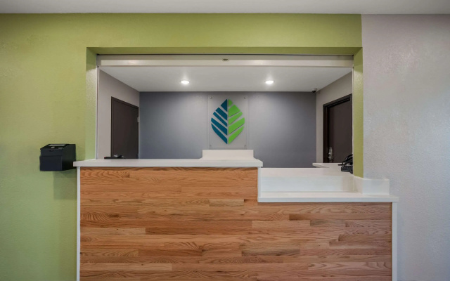 photo 2 of Woodspring Suites Milwaukee - Menomonee Falls