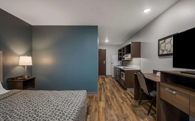 photo 4 of Woodspring Suites Milwaukee - Menomonee Falls