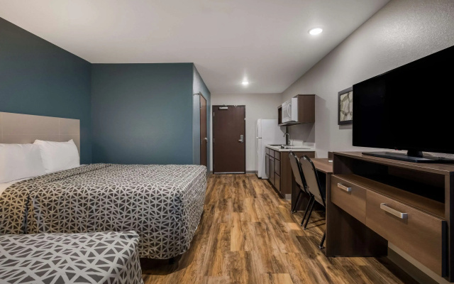 photo 5 of Woodspring Suites Milwaukee - Menomonee Falls