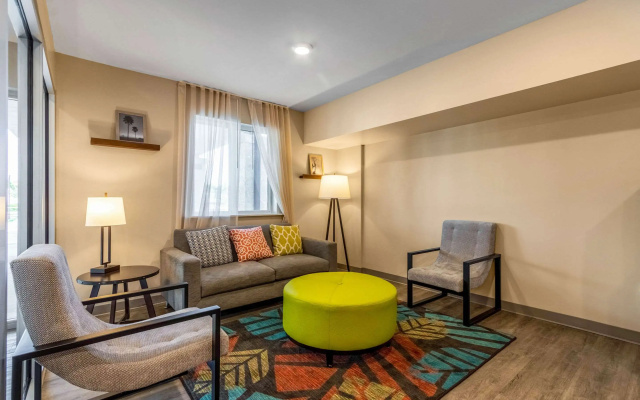 photo 2 of WoodSpring Suites Miramar