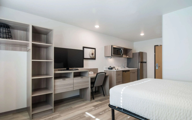 photo 2 of WoodSpring Suites Portland Vancouver