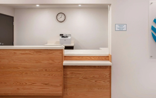 photo 2 of WoodSpring Suites Washington DC East Arena Drive