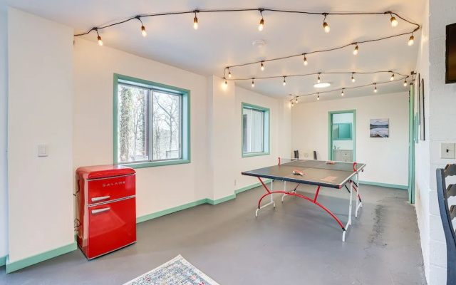 photo 2 of Woodsy Bella Vista Vacation Rental w/ Game Room!
