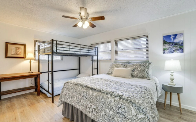 photo 5 of Woodsy Bella Vista Vacation Rental w/ Game Room!