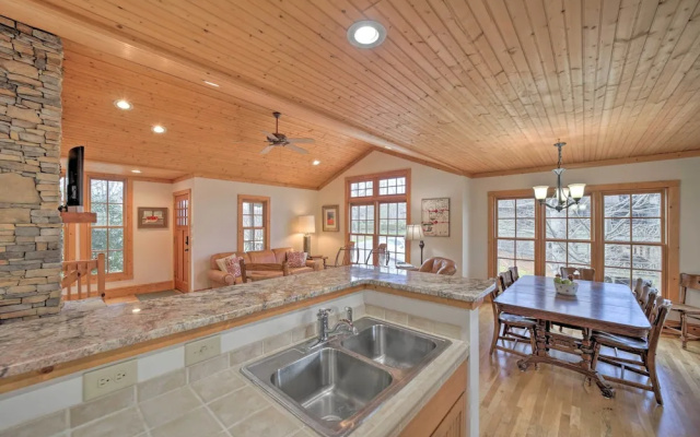 photo 2 of Woodsy Smoky Mtn Hideaway w/ Grill & Views!