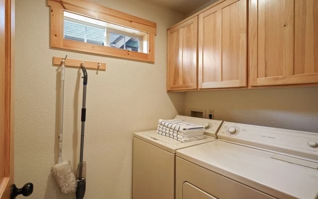 photo 3 of Wren 2 Bedroom Home by RedAwning