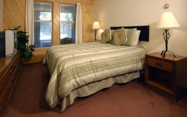 photo 2 of Wrens Nest Village Inn