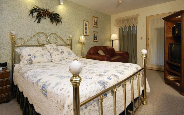 photo 5 of Wrens Nest Village Inn