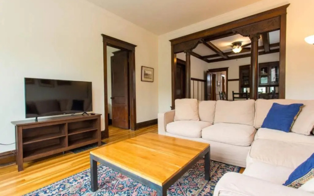 photo 2 of Wrigley Oasis! Steps from the Field! - 3BD 1BA