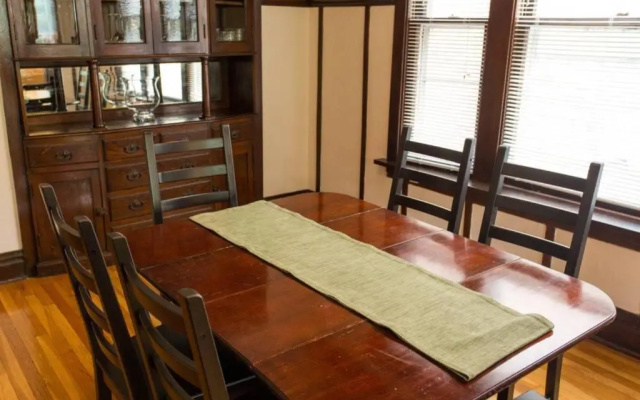 photo 3 of Wrigley Oasis! Steps from the Field! - 3BD 1BA