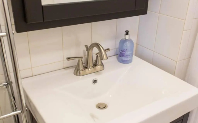 photo 5 of Wrigley Oasis! Steps from the Field! - 3BD 1BA