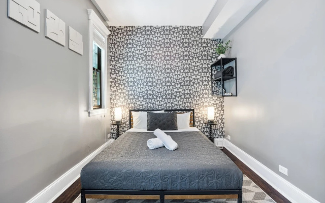 photo 2 of Wrigleyville Suites