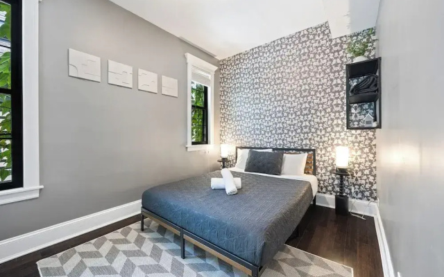 photo 3 of Wrigleyville Suites