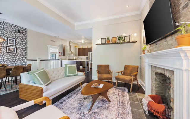 photo 4 of Wrigleyville Suites