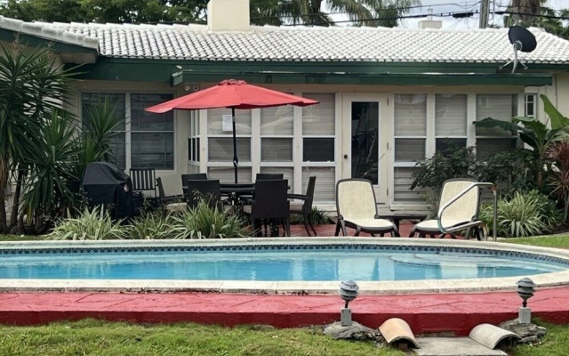 photo 4 of Wtrfrnt Pool Home Located In Million Dollar Nhbrhd 2 Bedroom Home by Redawning