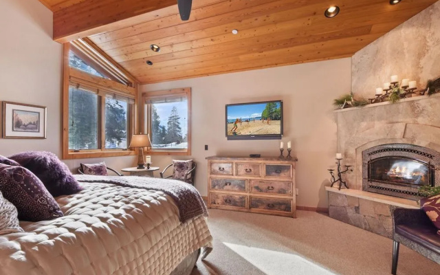 photo 2 of Wulf's Lodge at Olympic Valley Unwind in Hot Tub!