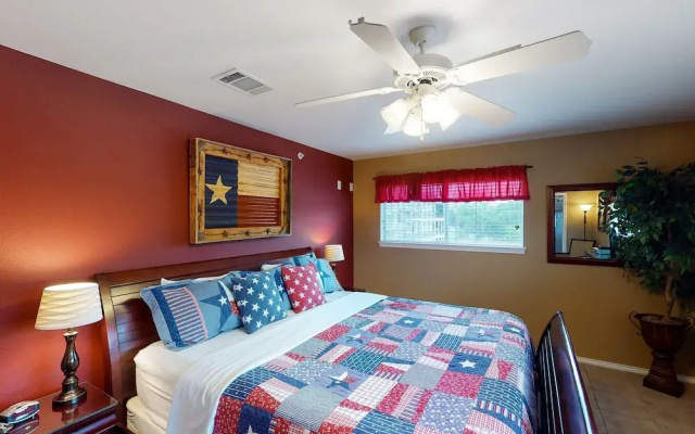 photo 2 of Ww I303 Guadalupe Paradise! 3 Bedroom Condo by RedAwning