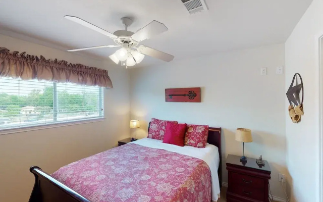 photo 4 of Ww I303 Guadalupe Paradise! 3 Bedroom Condo by RedAwning