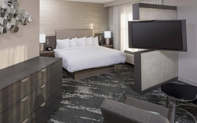 photo 2 of Doubletree By Hilton Boston Logan Airport Chelsea