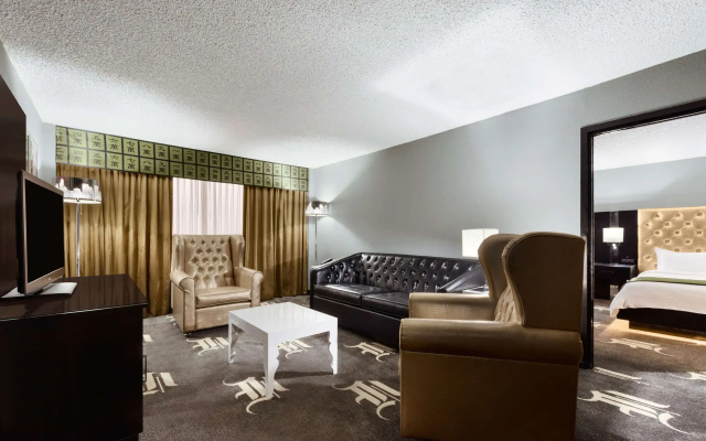 photo 3 of Holiday Inn Select North Dallas