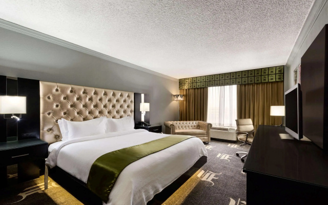 photo 4 of Holiday Inn Select North Dallas