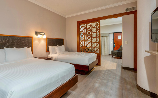 photo 3 of Wyndham Garden Hotel Baronne Plaza