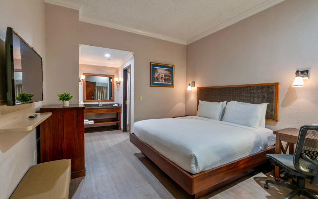 photo 4 of Wyndham Garden Hotel Baronne Plaza