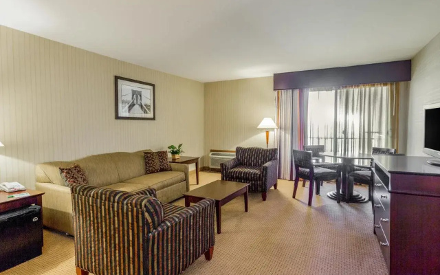 photo 4 of Wyndham Garden Hotel- Newark Airport
