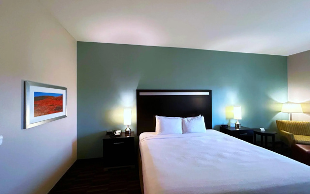 photo 3 of Wyndham Garden Lancaster CA
