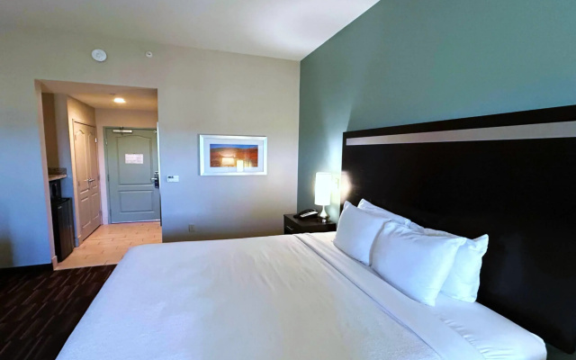 photo 5 of Wyndham Garden Lancaster CA