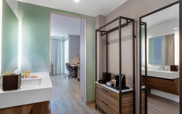 photo 4 of Wyndham Garden Miami International Airport