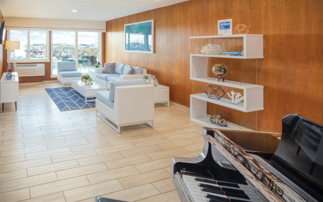 photo 2 of Club Wyndham Inn on Long Wharf