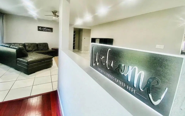 photo 2 of XL Fully Loaded 4Br 3BA Close to Beach & Downtown