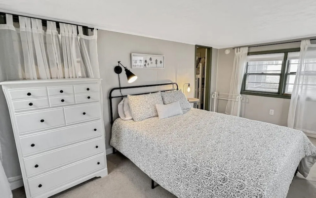 photo 2 of Y482 - Coastal Cottage Close To The Nubble Lighthouse 3 Bedroom Cottage by RedAwning