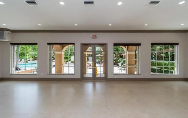 photo 2 of Yacht Club at Aventura Luxurious 1 Bed 1 Bath