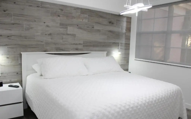 photo 4 of Yacht Club at Aventura Luxurious 1 Bed 1 Bath