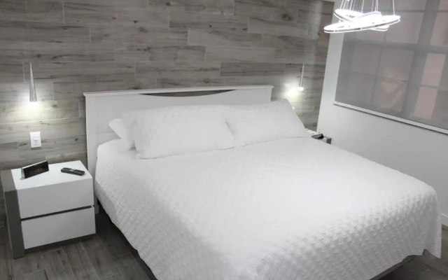 photo 5 of Yacht Club at Aventura Luxurious 1 Bed 1 Bath