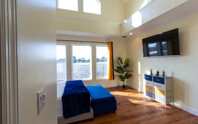 photo 3 of Yachtsman's Cove with 3-Levels
