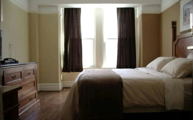 photo 3 of Yale Hotel