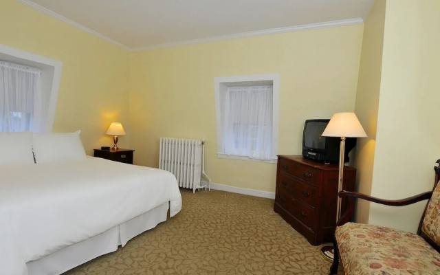 photo 4 of Yankee Peddler Inn