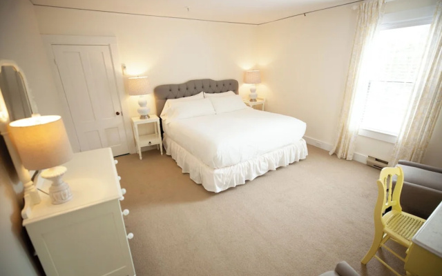 photo 4 of Yellow House Inn