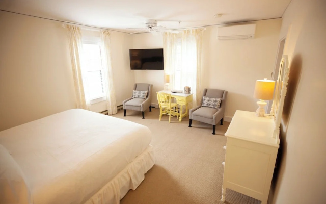photo 5 of Yellow House Inn