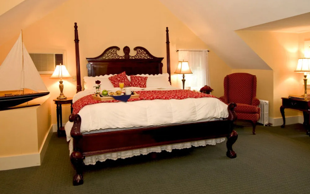 photo 2 of York Harbor Inn