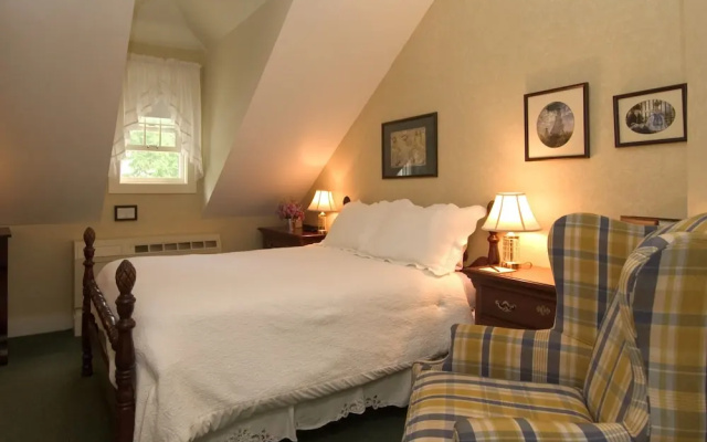photo 4 of York Harbor Inn