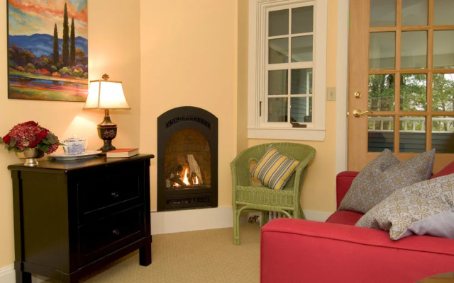 photo 5 of York Harbor Inn