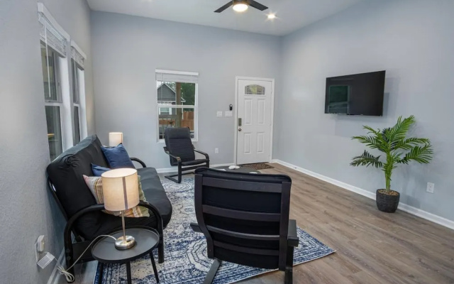photo 2 of Your Dream Stay 4BR 2BA Near Downtown Riverwalk