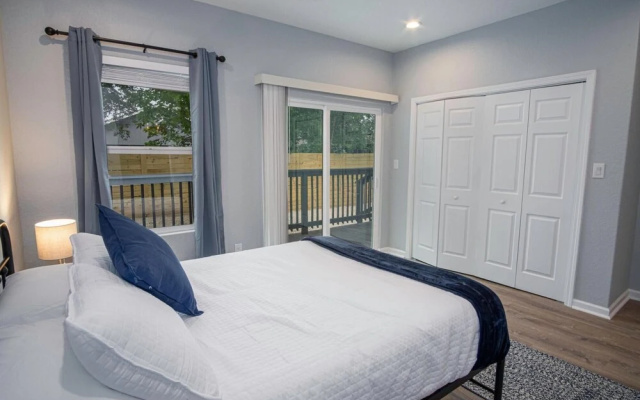 photo 5 of Your Dream Stay 4BR 2BA Near Downtown Riverwalk