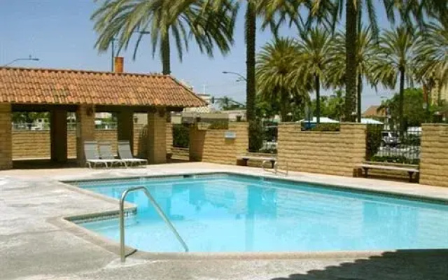 photo 2 of Zaby's Motor Lodge